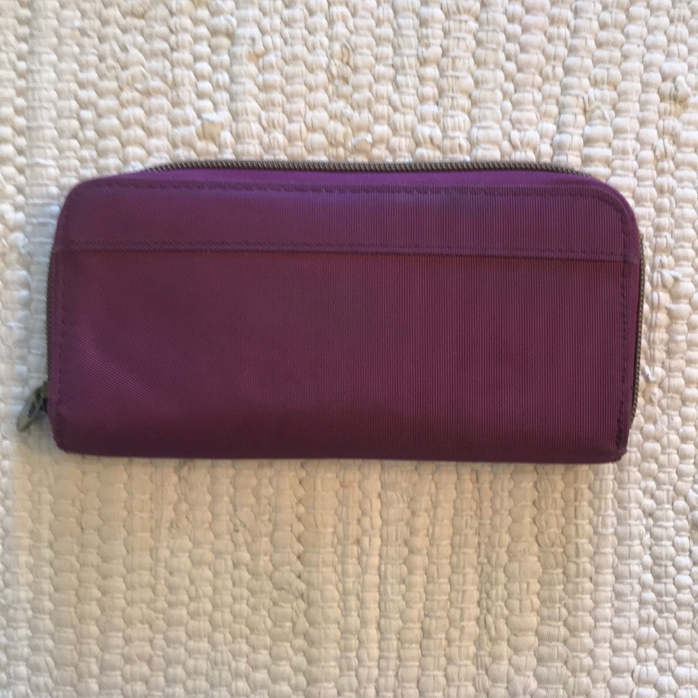 Travelon wallet.